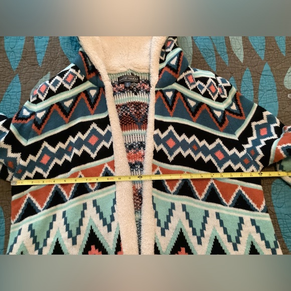 Aztec print open front sweater with hood - Picture 6 of 7